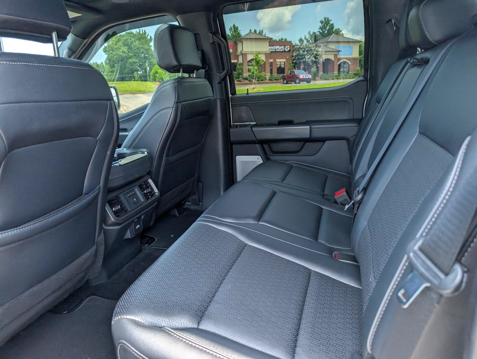 2025 Ford F-150 Lariat - Photo 13