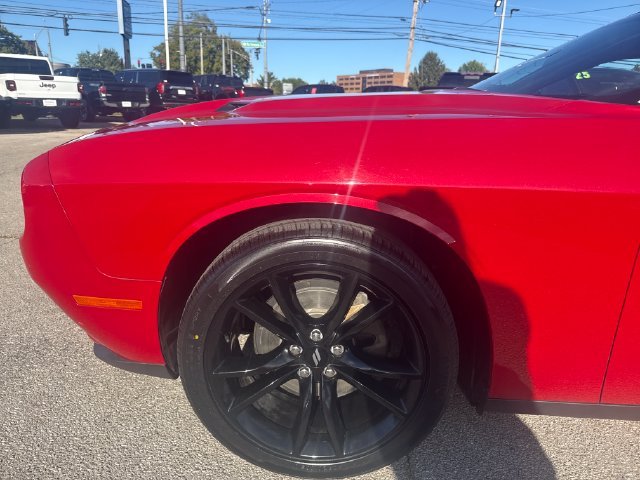 Used 2018 Red Dodge SXT image 10