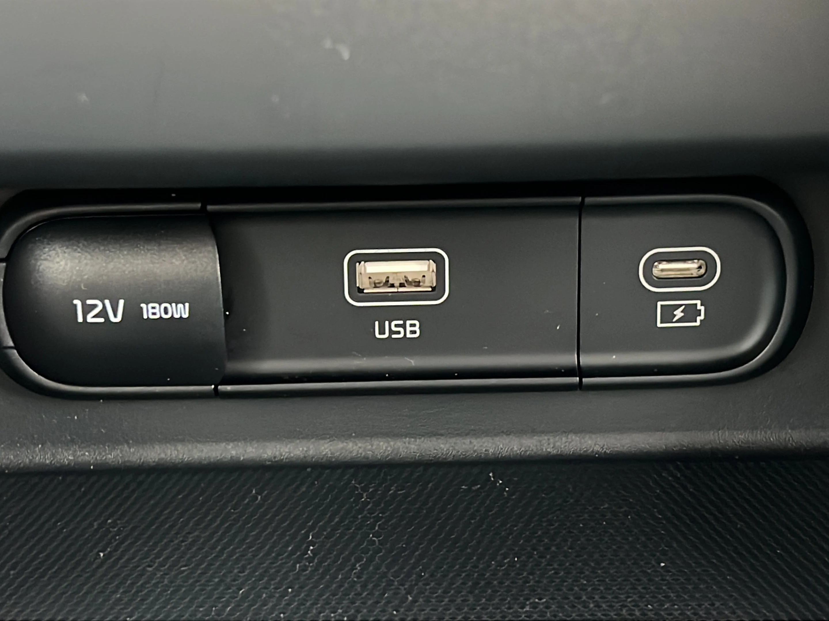 Used 2024 Snow White Pearl Kia SX image 19
