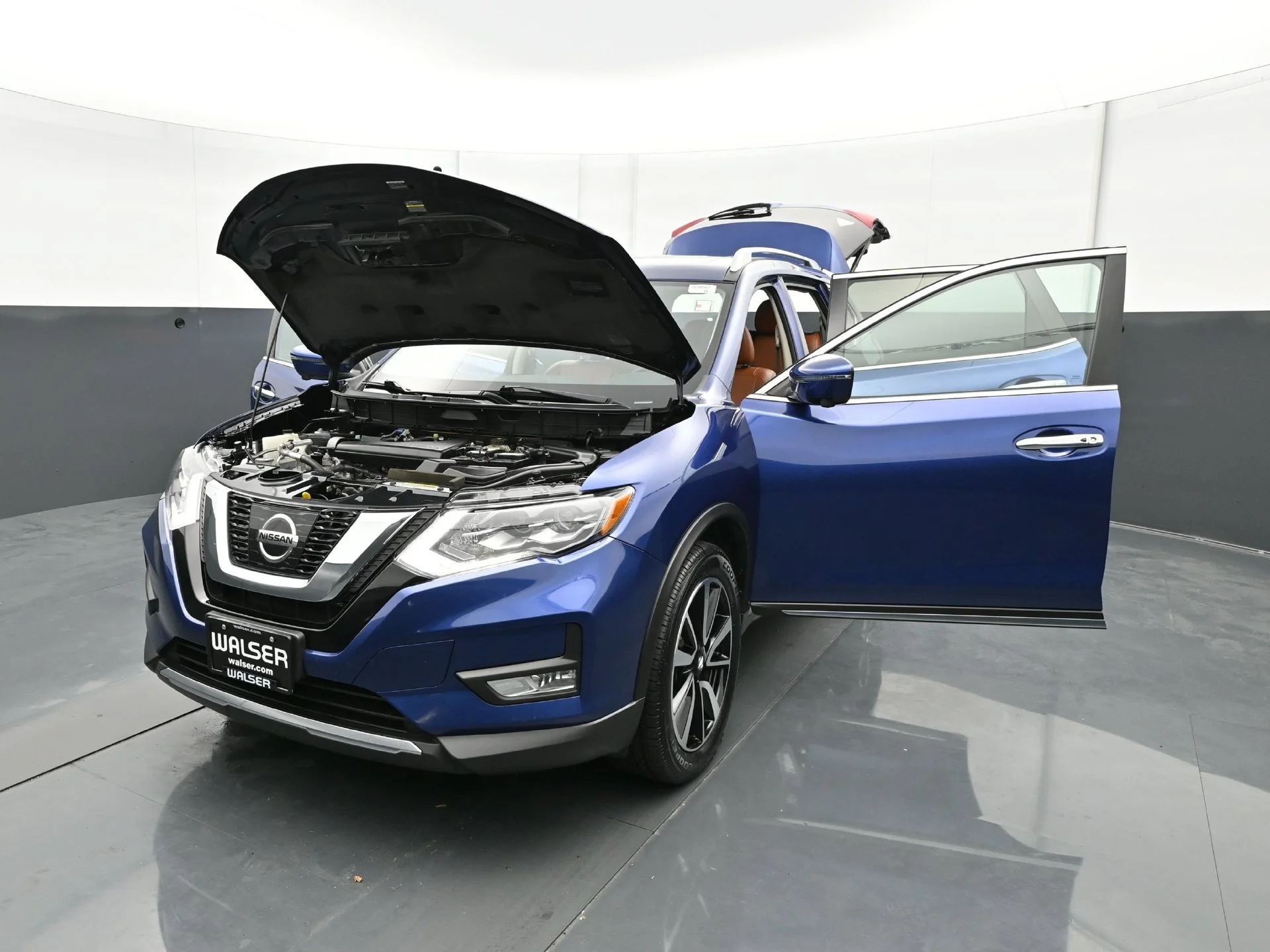 Used 2017 Caspian Blue Nissan SL image 32