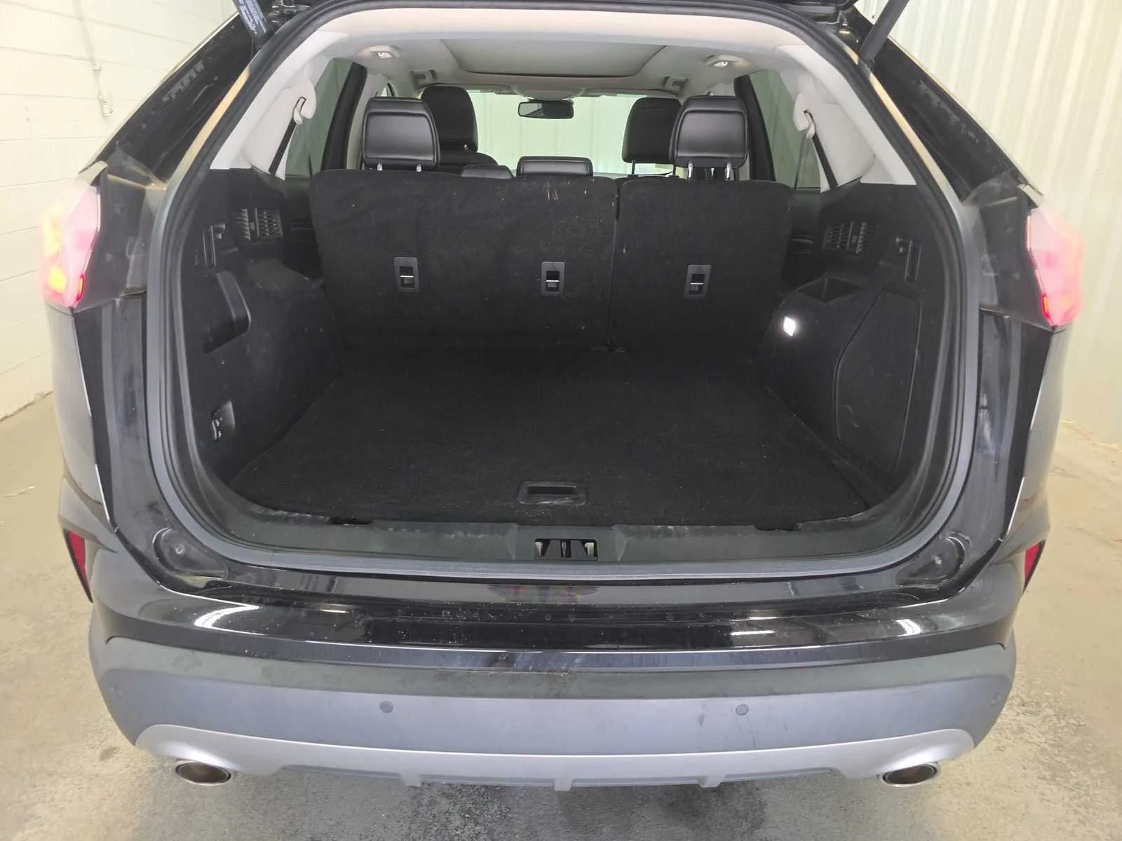 Used 2021 Agate Black Metallic Ford Titanium image 12