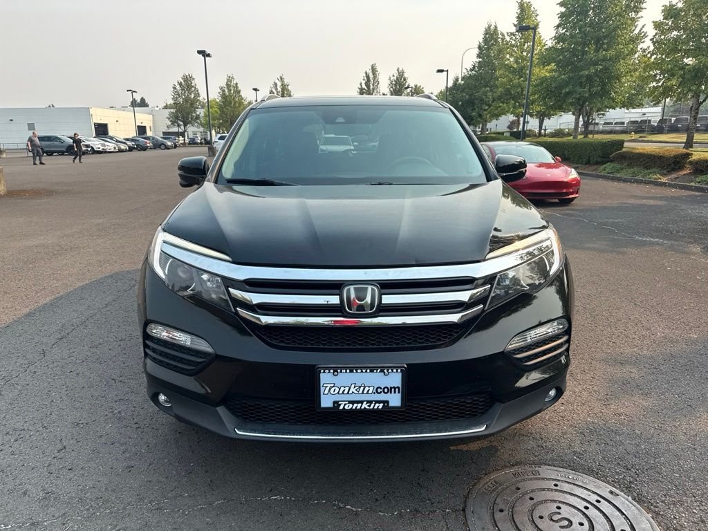 Used 2017 Crystal Black Pearl Honda Touring image 2