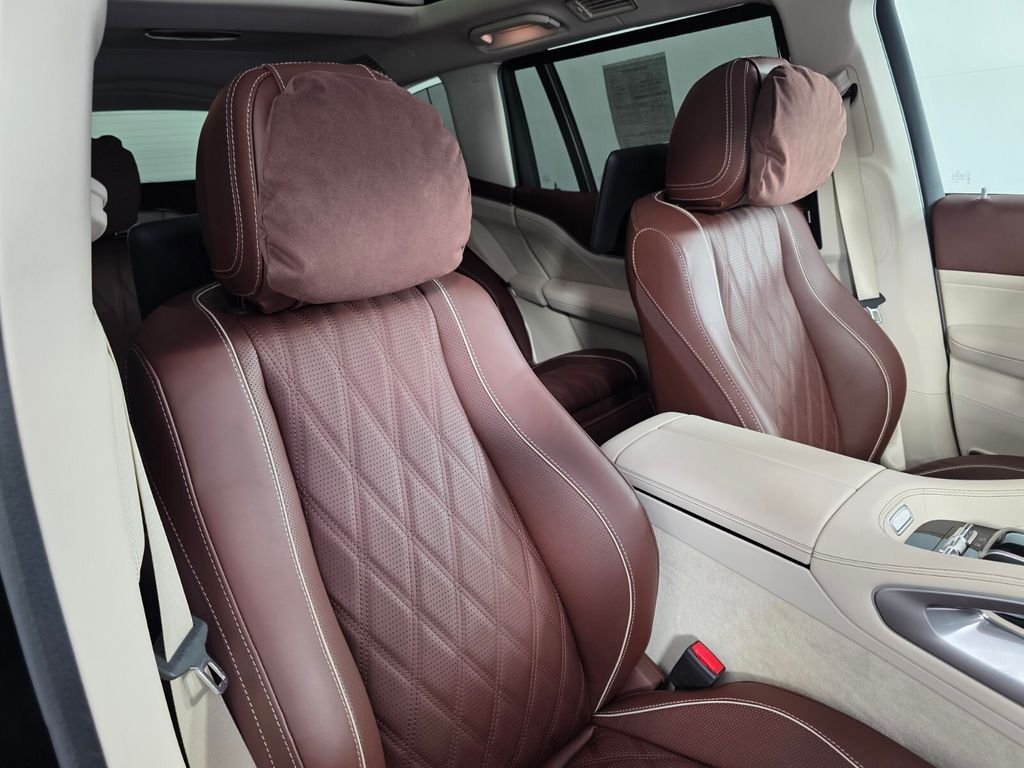 Certified Used 2025 Black Mercedes-Benz Maybach GLS 600 image 34