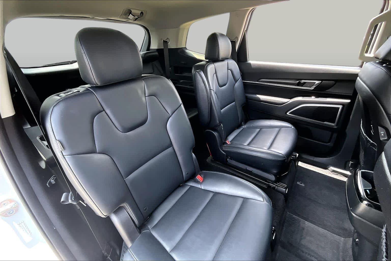 Used 2025 Glacial White Pearl Kia S image 17