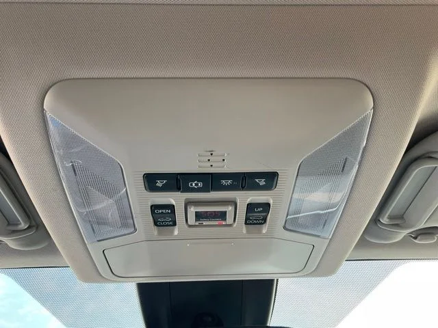 Used 2019 White Toyota XLE Premium image 15