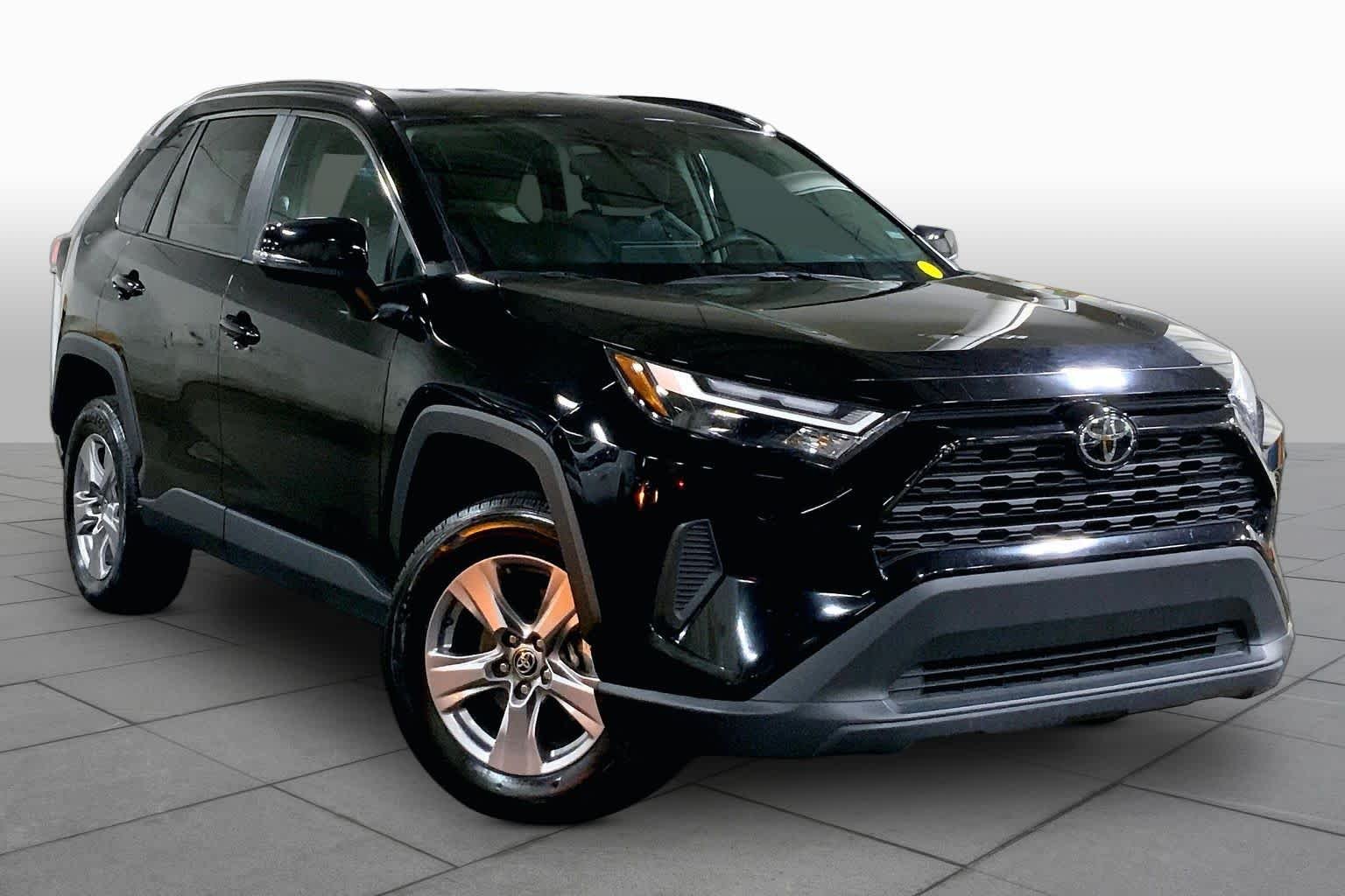 Used 2025 Midnight Black Metallic Toyota XLE image 3