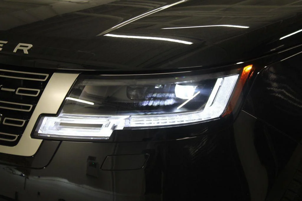New 2026 Santorini Black Land Rover SE image 8