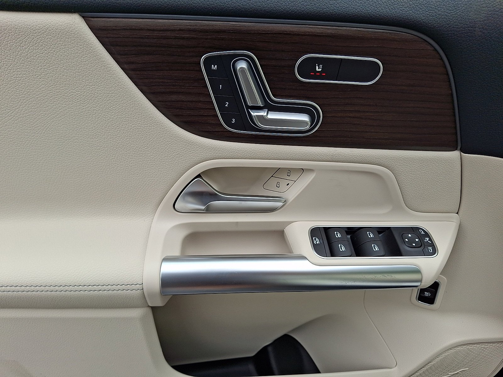 New 2026 Polar White Mercedes-Benz GLA 250 image 33