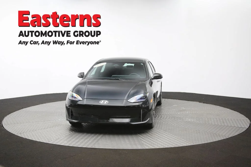 Used 2024 Green Hyundai SE image 53