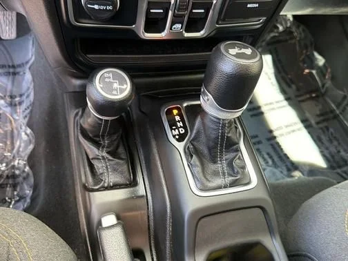 Used 2024 White Jeep Sahara image 16