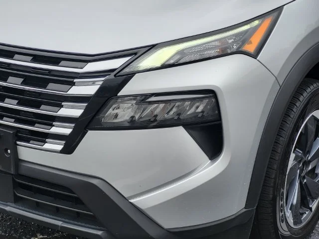 Used 2025 Silver Nissan SV image 8