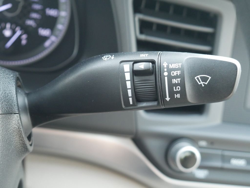 Used 2019 Red Hyundai SE image 27