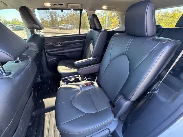 Used 2025 Pearl Toyota XLE image 18