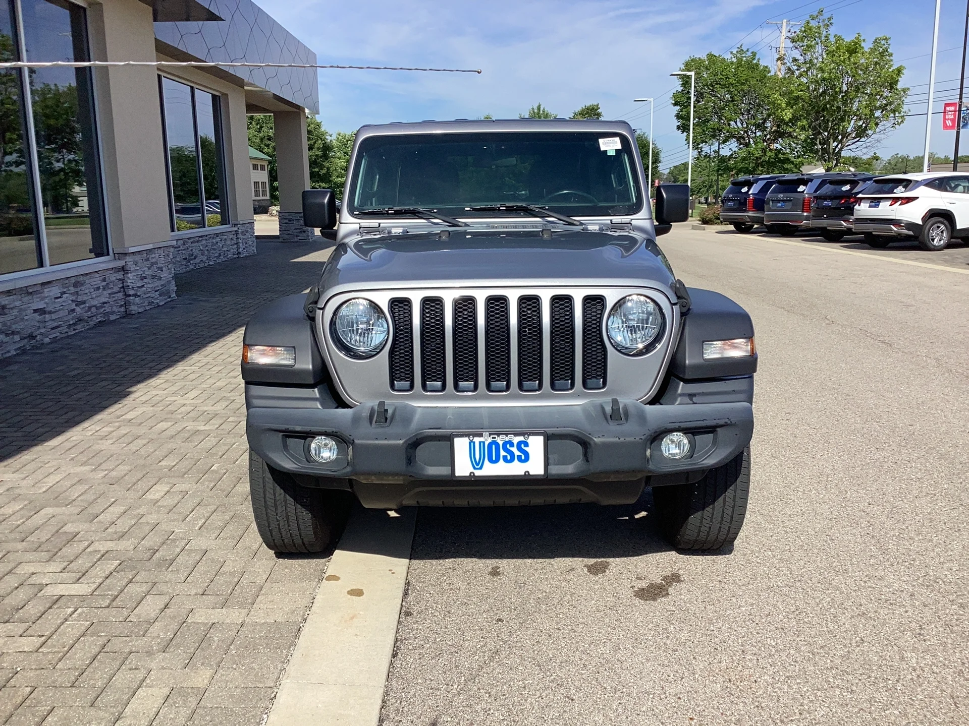Used 2020 Billet Silver Metallic Clear Coat Jeep Altitude image 9