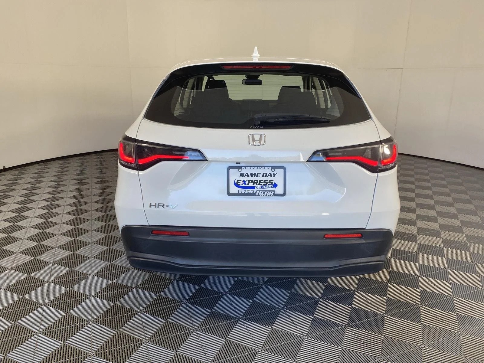 Used 2024 Platinum White Pearl Honda LX image 6