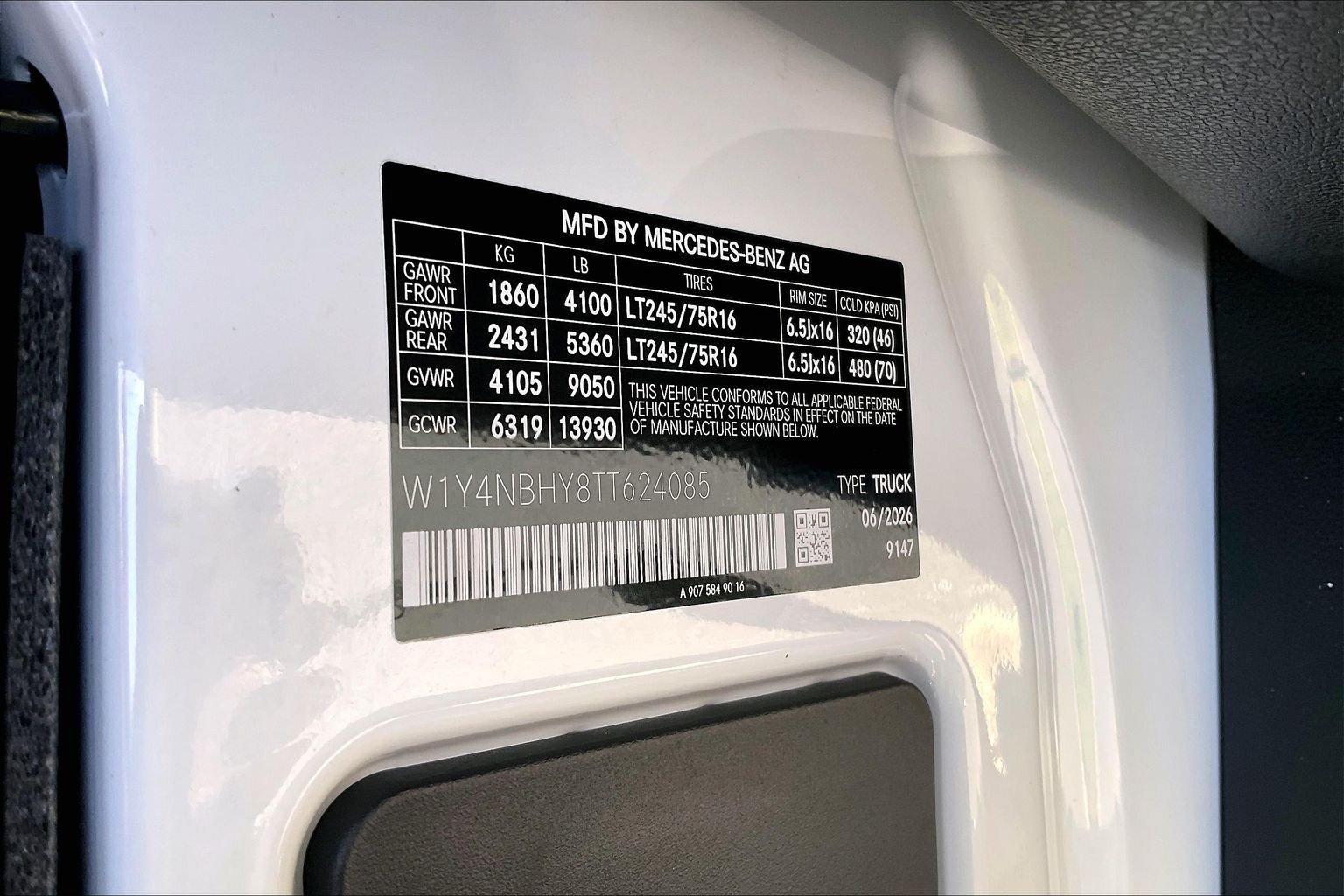 New 2026 Arctic White Mercedes-Benz Cargo 144 WB image 25