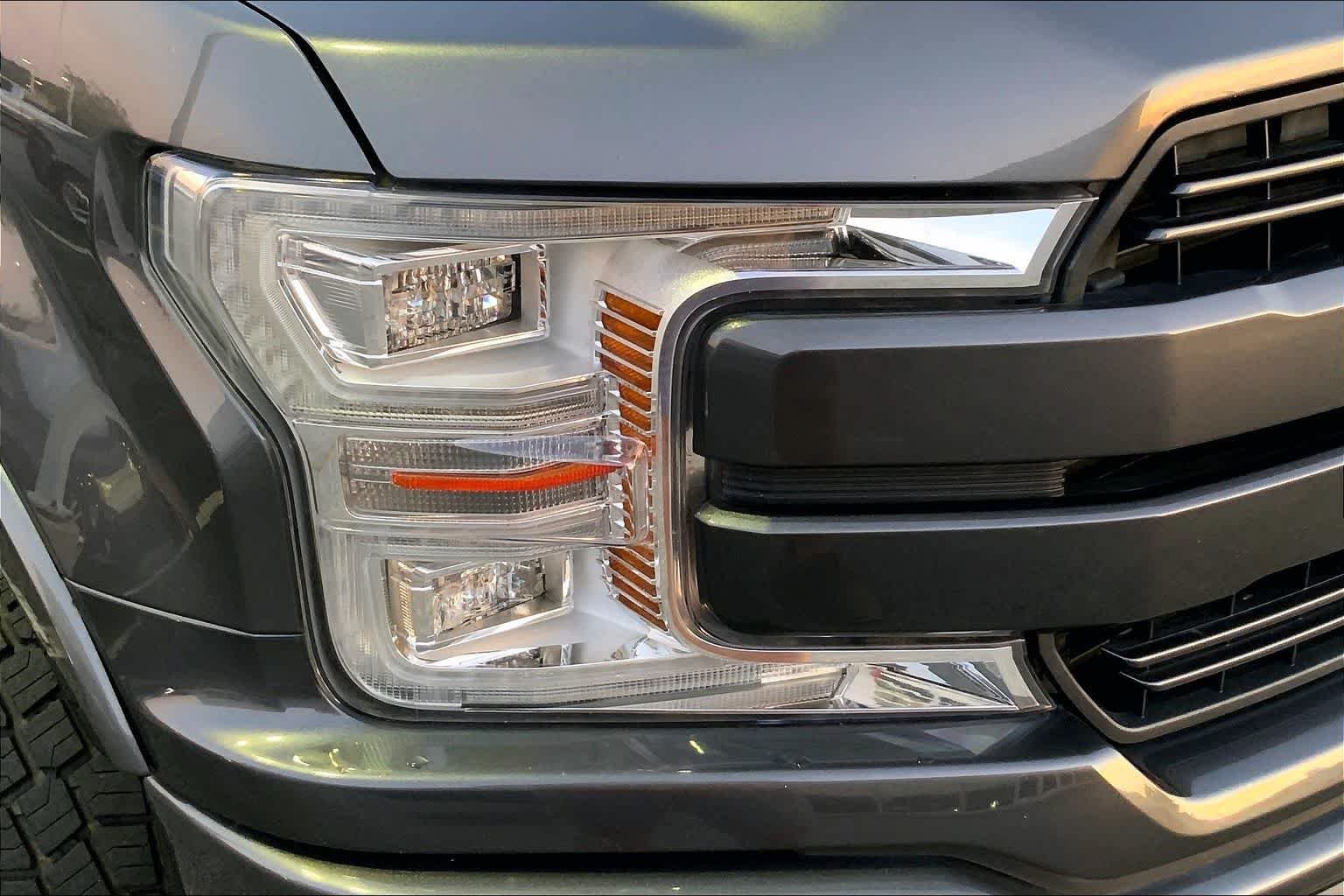 Used 2018 Magnetic Ford LARIAT image 26