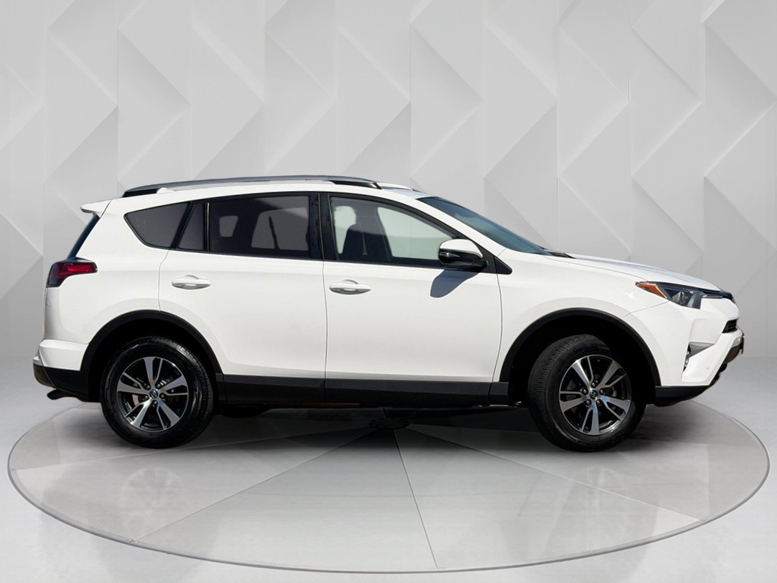 Used 2017 Super White Toyota XLE image 7