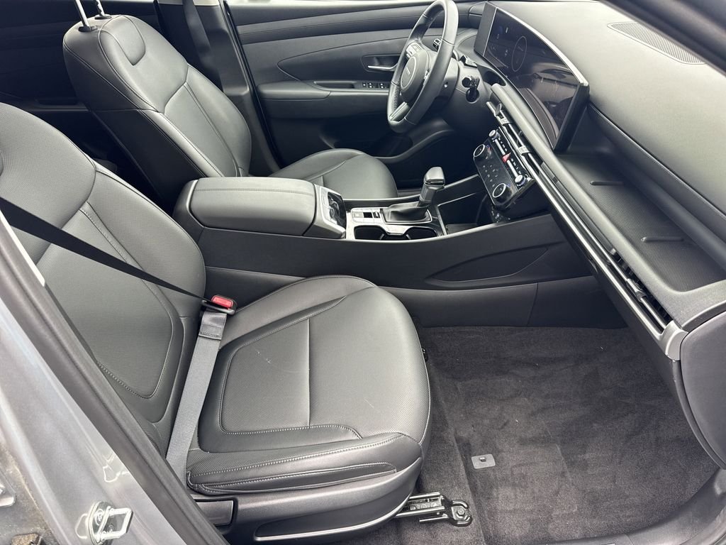 Used 2025 Silver Hyundai SEL Convenience image 13