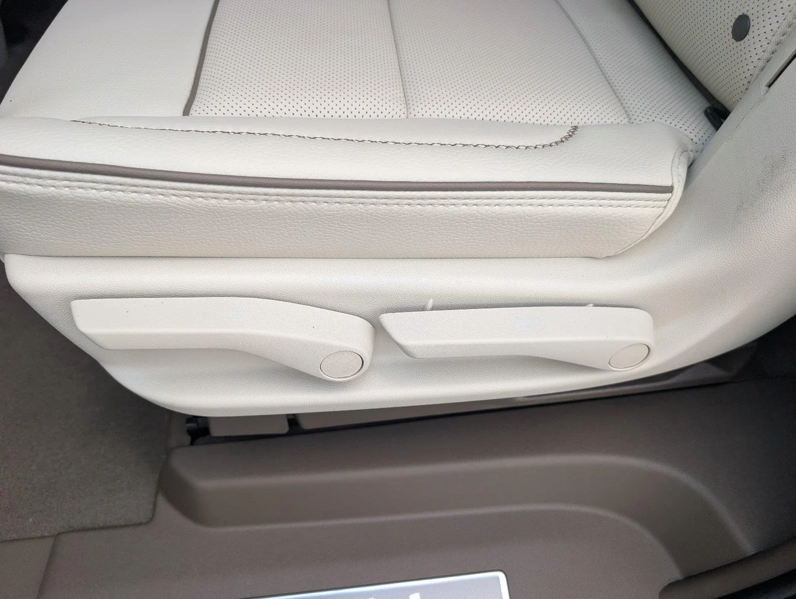 New 2026 Glacier White Tricoat GMC Denali image 34