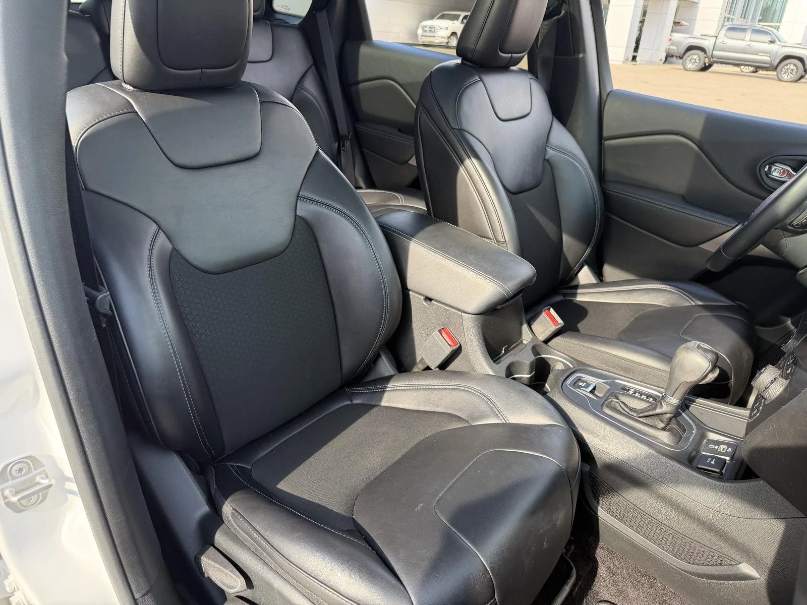 Used 2019 Bright White Clearcoat Jeep Latitude Plus image 21
