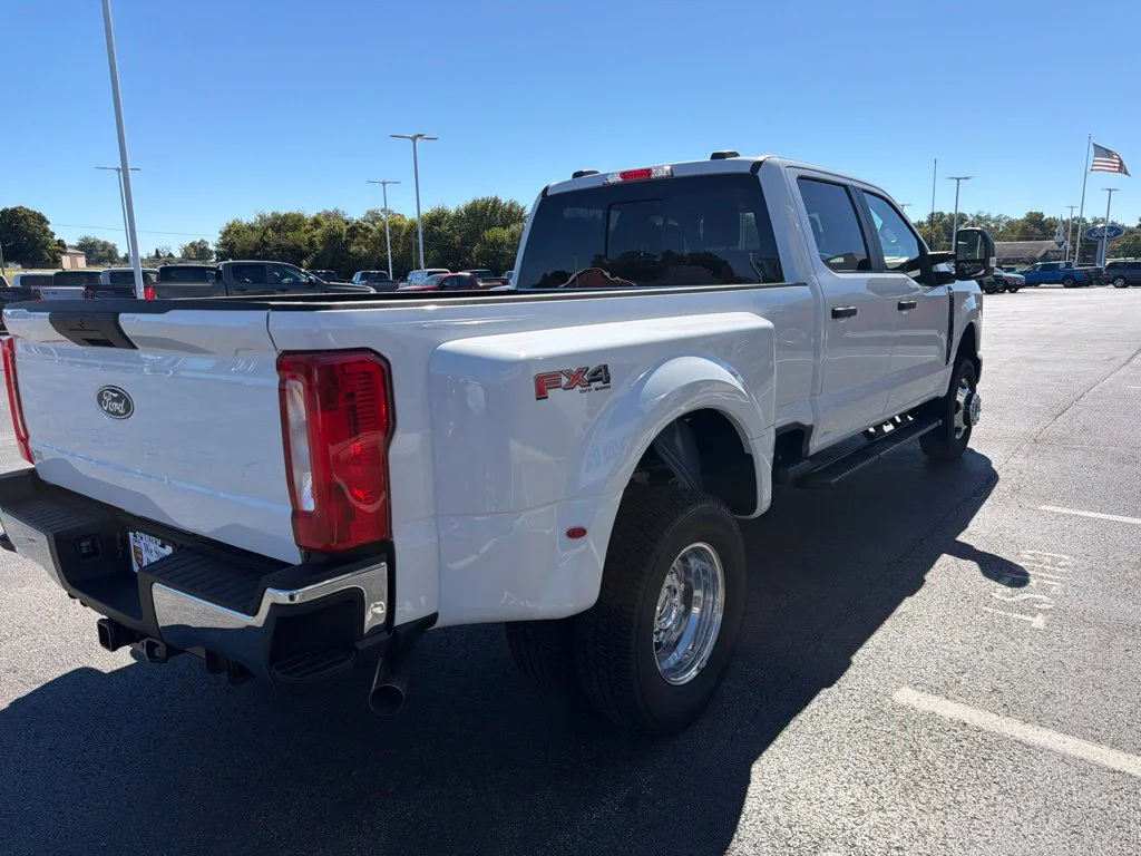 New 2027 Oxford White Ford F-350® XL image 5