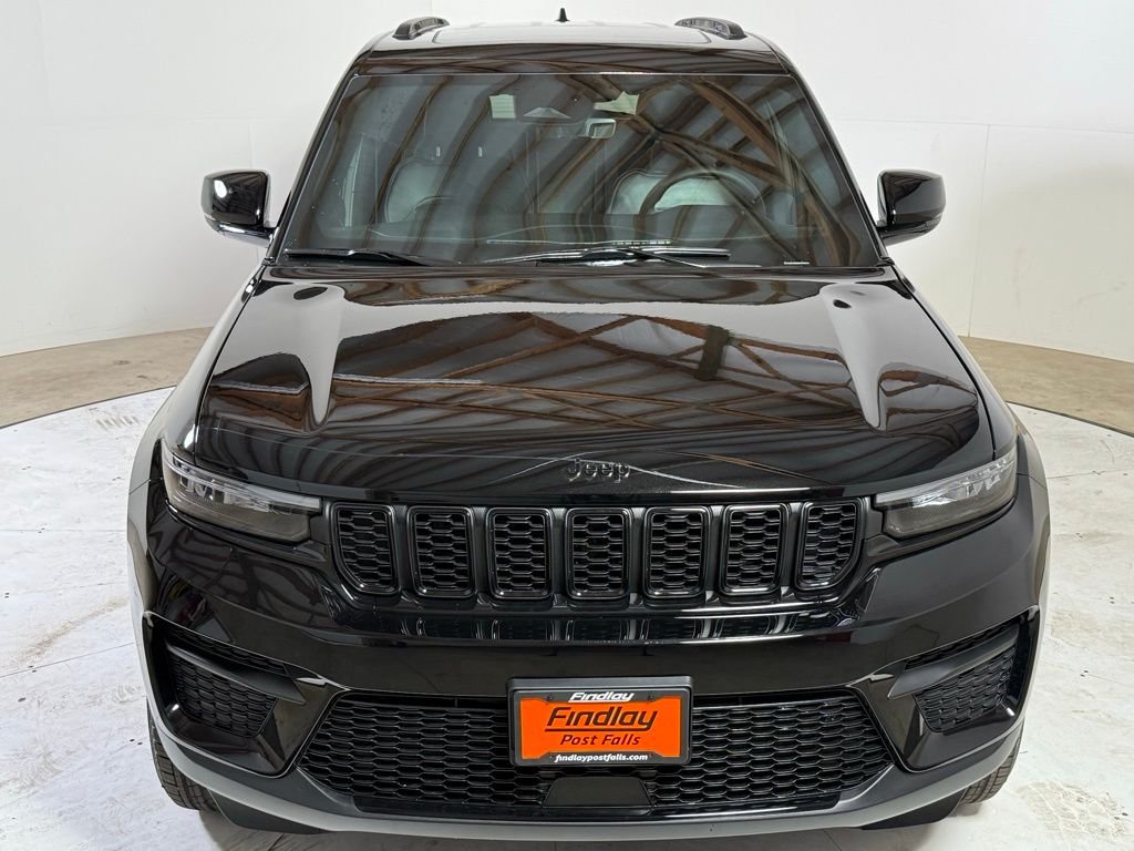 New 2025 Diamond Black Crystal Pearl-Coat Exterior Paint Jeep Altitude X image 2