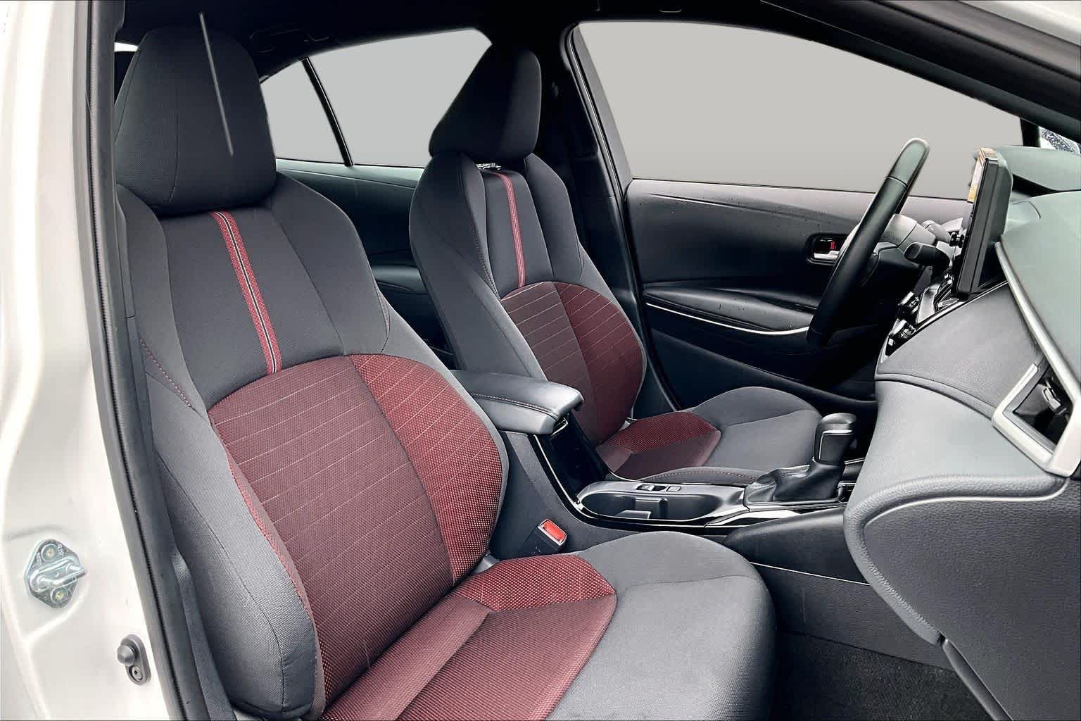 Used 2025 Ice Cap Toyota SE image 9