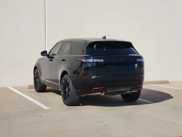 Certified Used 2025 Black Land Rover Dynamic SE image 5