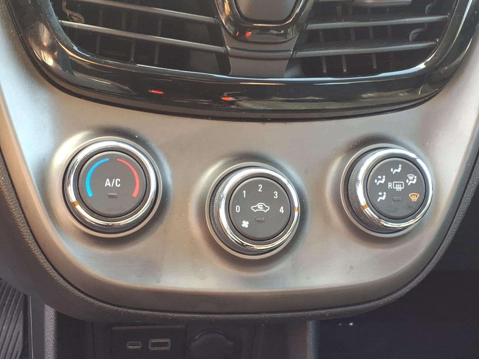 Used 2022 Silver Ice Chevrolet 1LT image 21