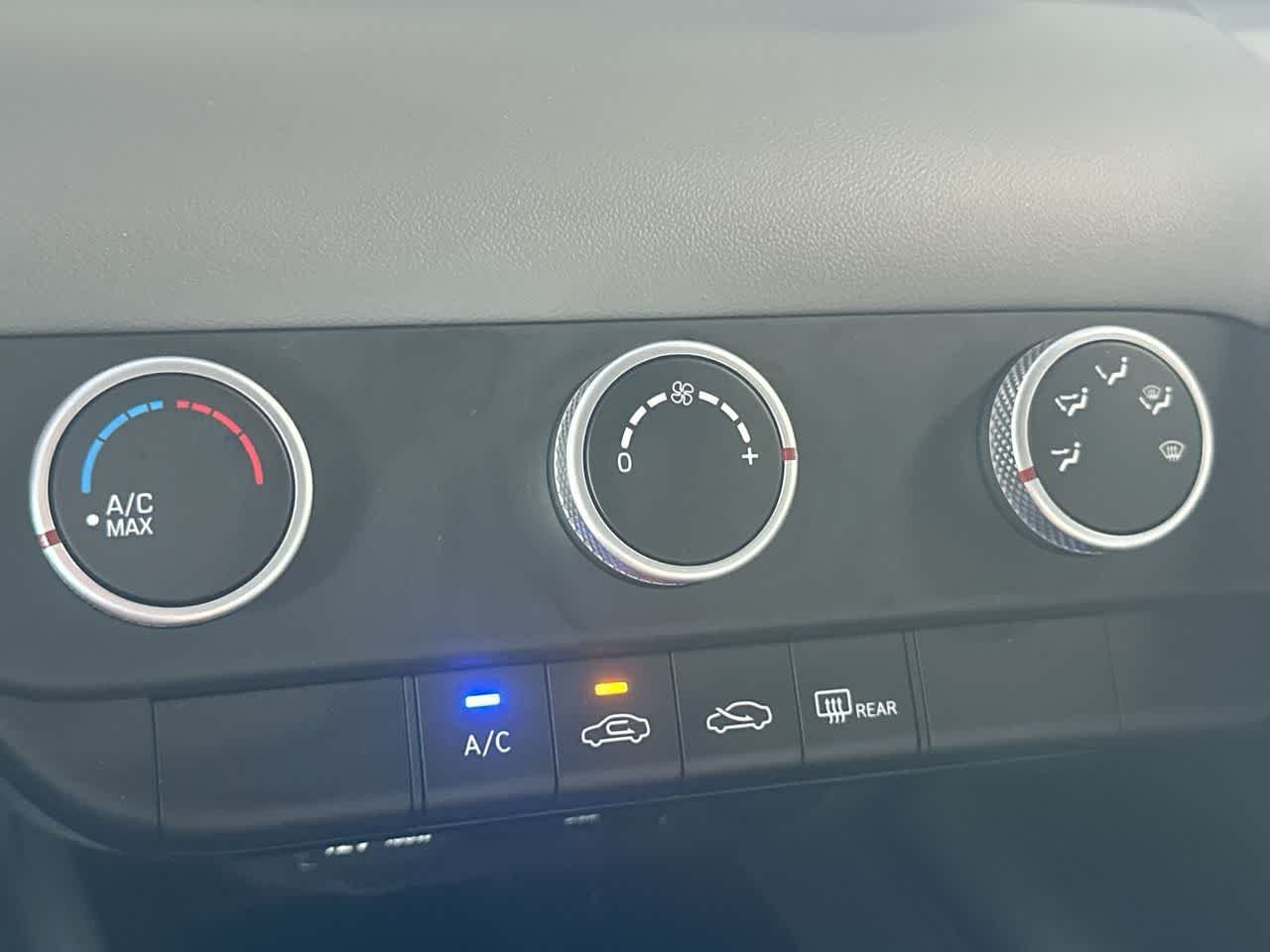 2025 Hyundai Elantra SE - Photo 20