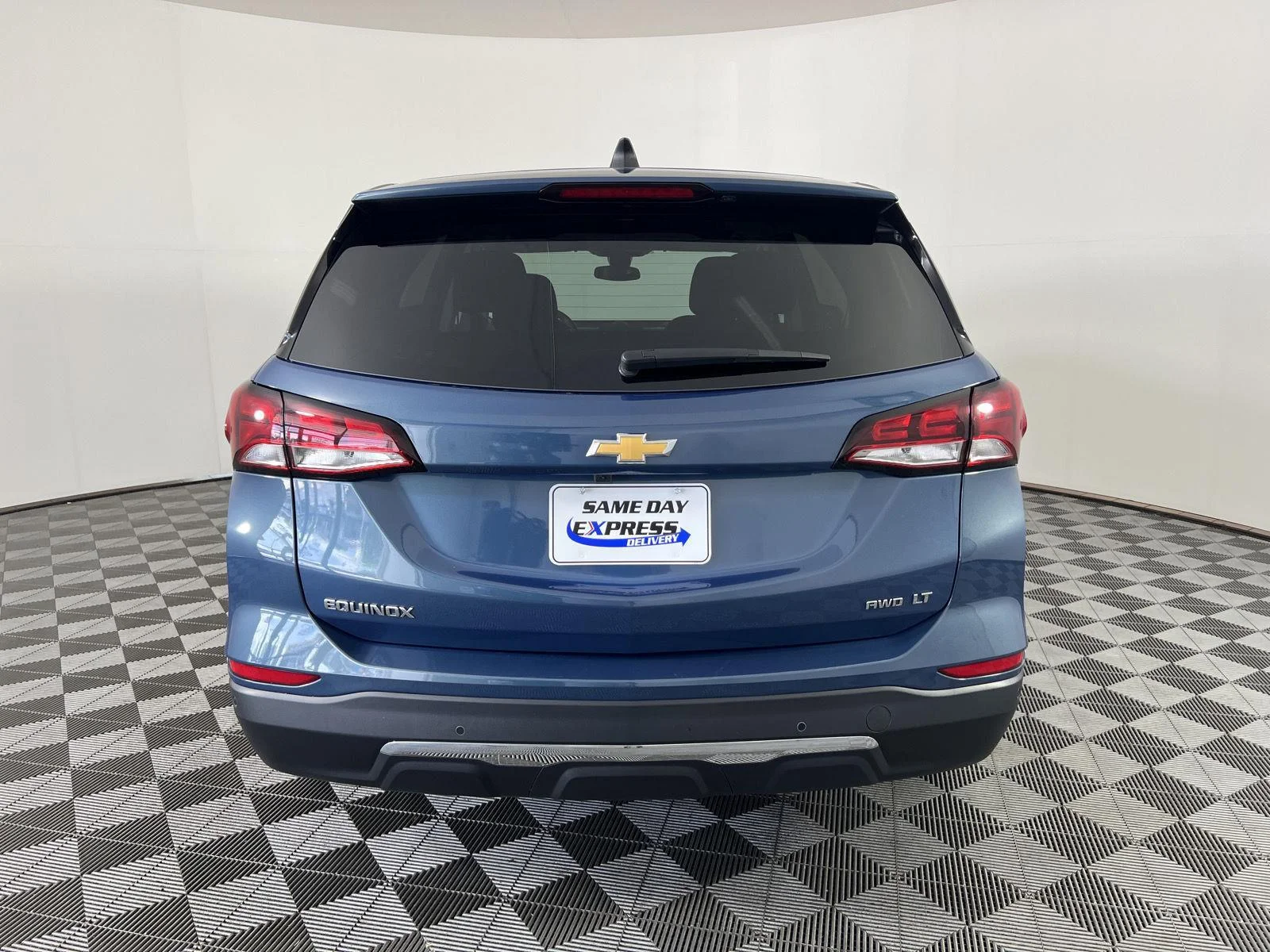 Used 2024 Lakeshore Blue Metallic Chevrolet LT image 25
