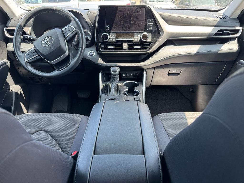 Used 2023 Silver Toyota LE image 8