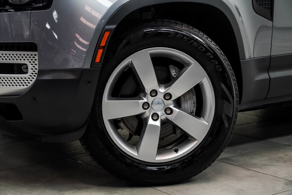 Used 2023 Gray Land Rover SE image 5
