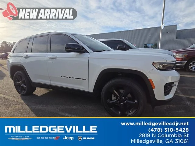 Used 2024 White Jeep Altitude X image 1