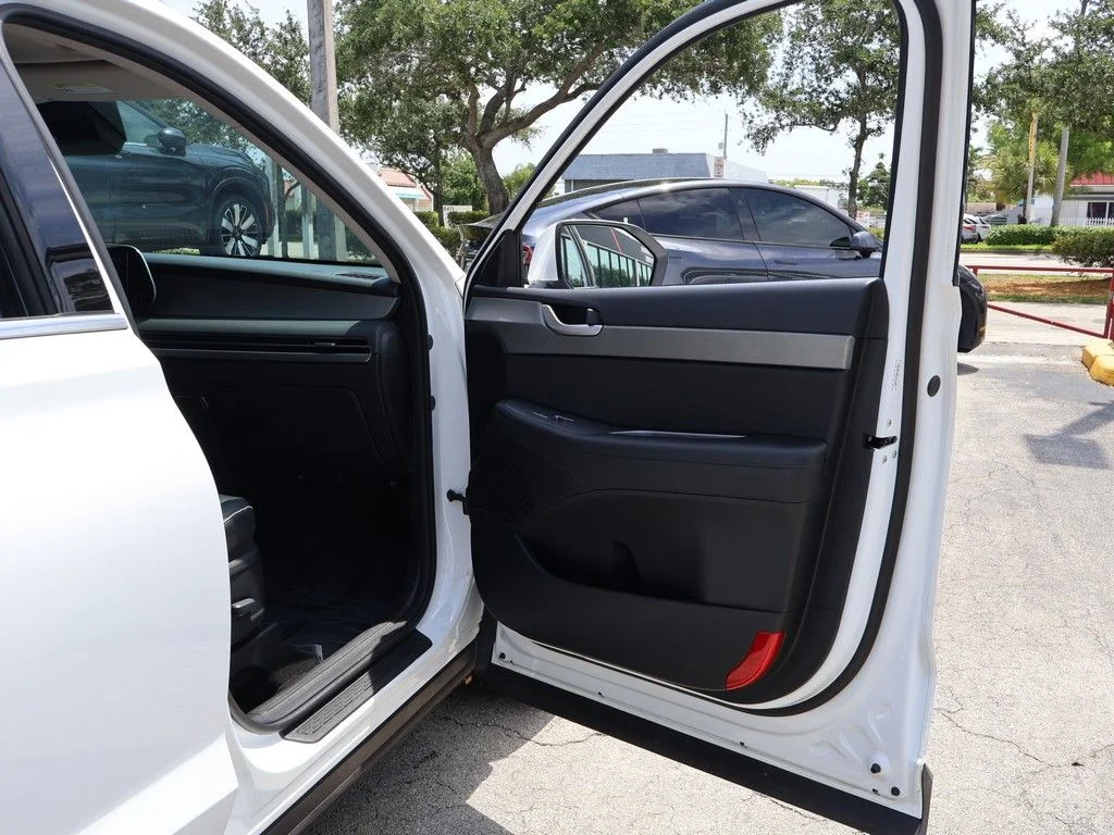Used 2024 White Hyundai SEL image 28