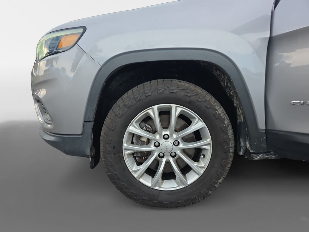 Used 2019 Billet Silver Metallic Jeep Latitude image 13