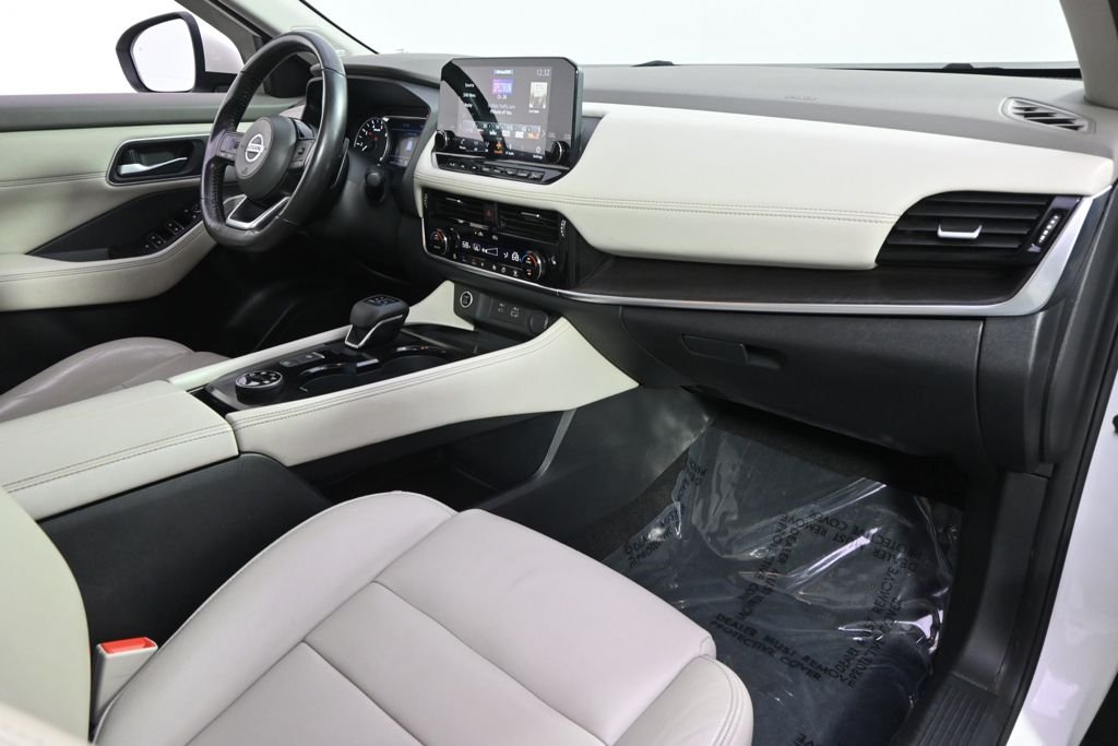 Used 2021 Pearl White Nissan SL image 15