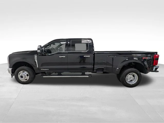New 2026 Agate Black Metallic Ford F-350® Lariat® image 40
