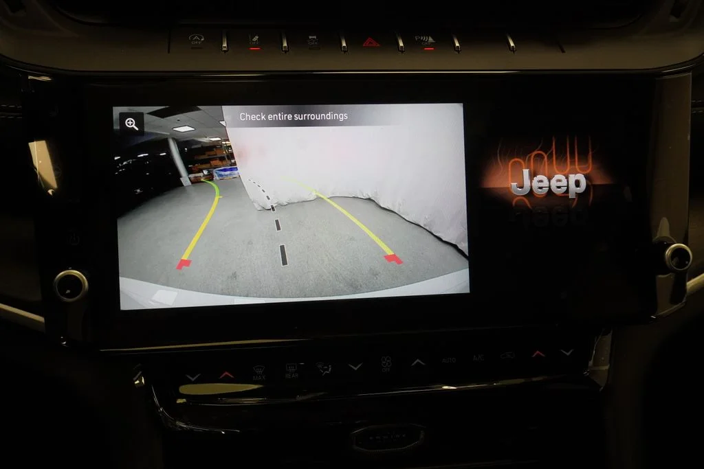 New 2026 Bright White Clear-Coat Exterior Paint Jeep Altitude image 23