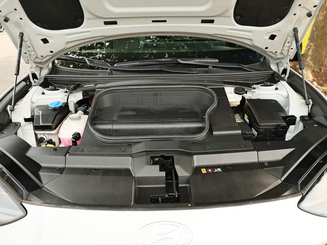 Used 2023 Gravity Gold Matte Hyundai SEL image 27