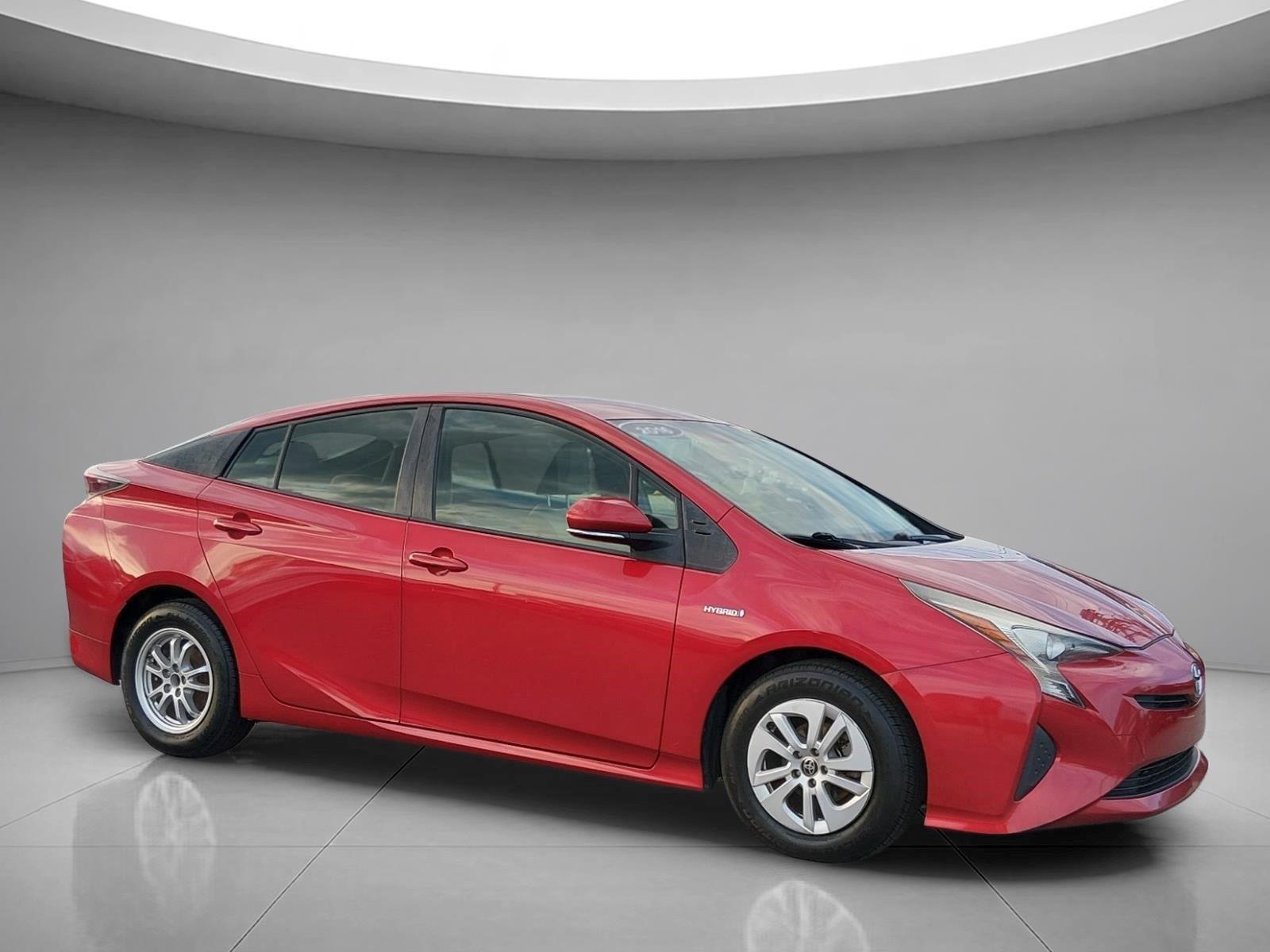 Used 2016 Hypersonic Red Toyota Two image 7