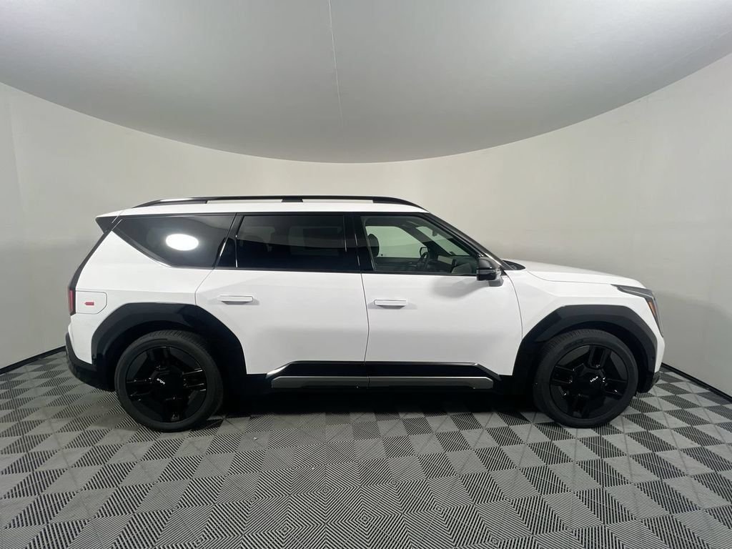 New 2026 Glacial White Pearl / Black Ro Kia GT-Line AWD image 2