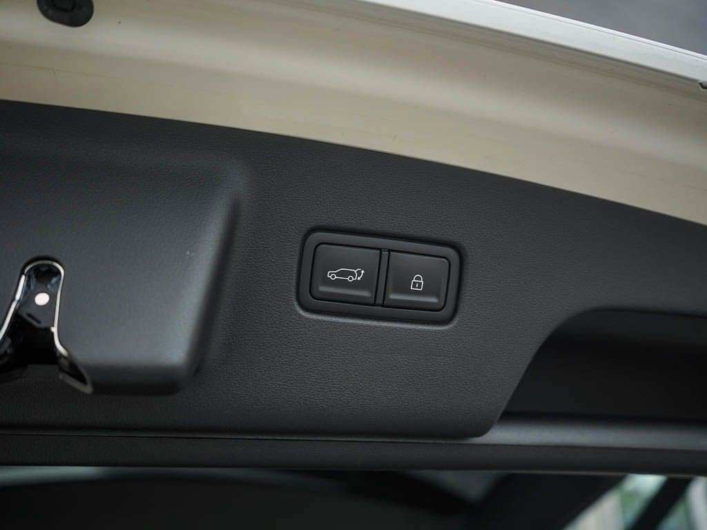 New 2026 Creamy White Pearl Hyundai SEL Premium 8P AWD image 9