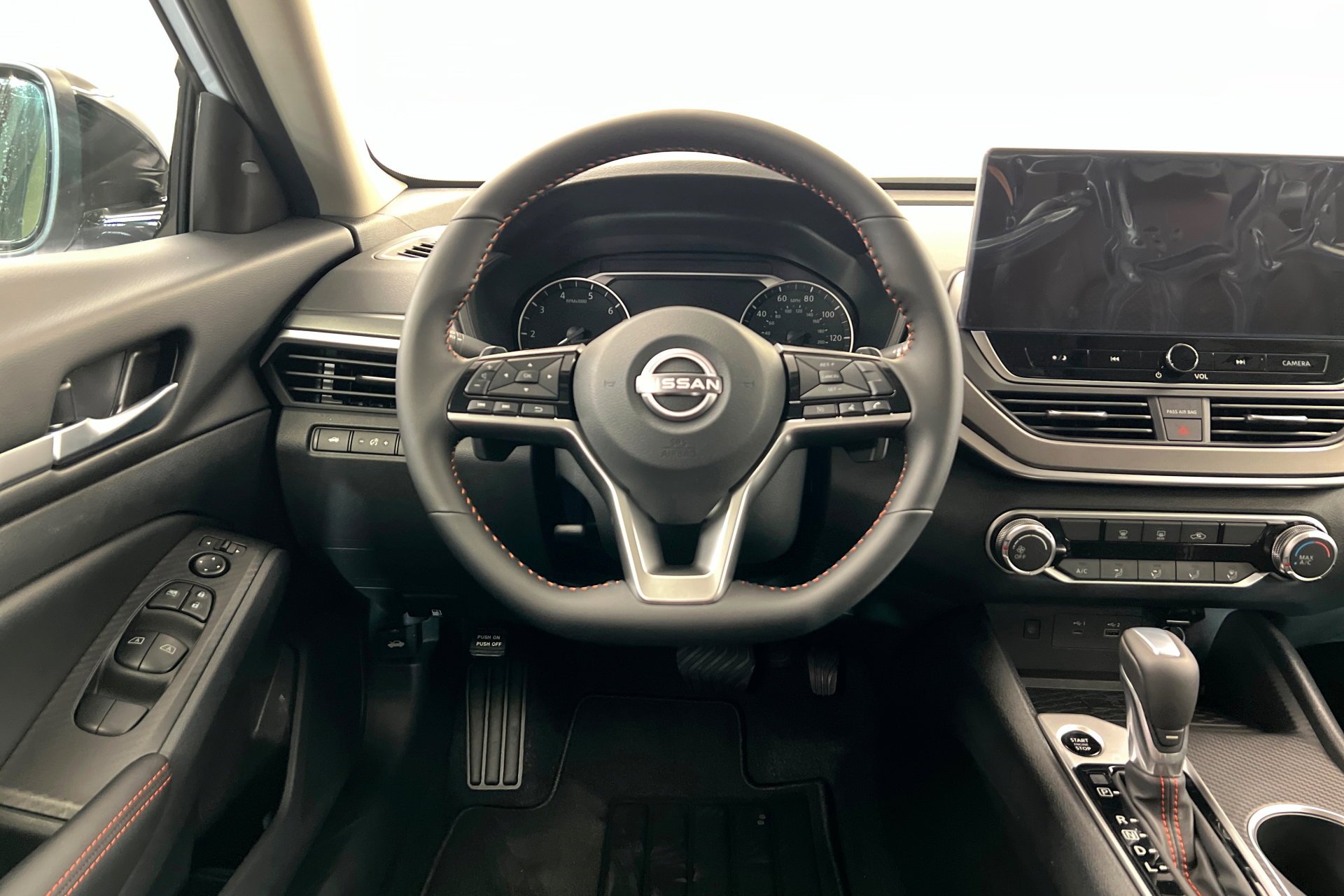 New 2026 Gray Sky Pearl / Super Black Two-tone Nissan SR image 13