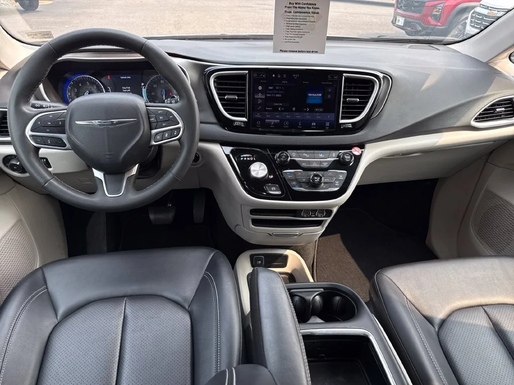 Used 2024 Silver Chrysler Touring L image 20