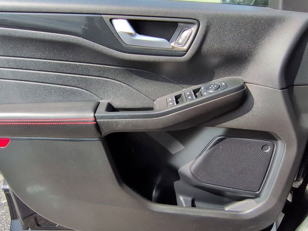 2025 Ford Escape ST-Line Select - Photo 17
