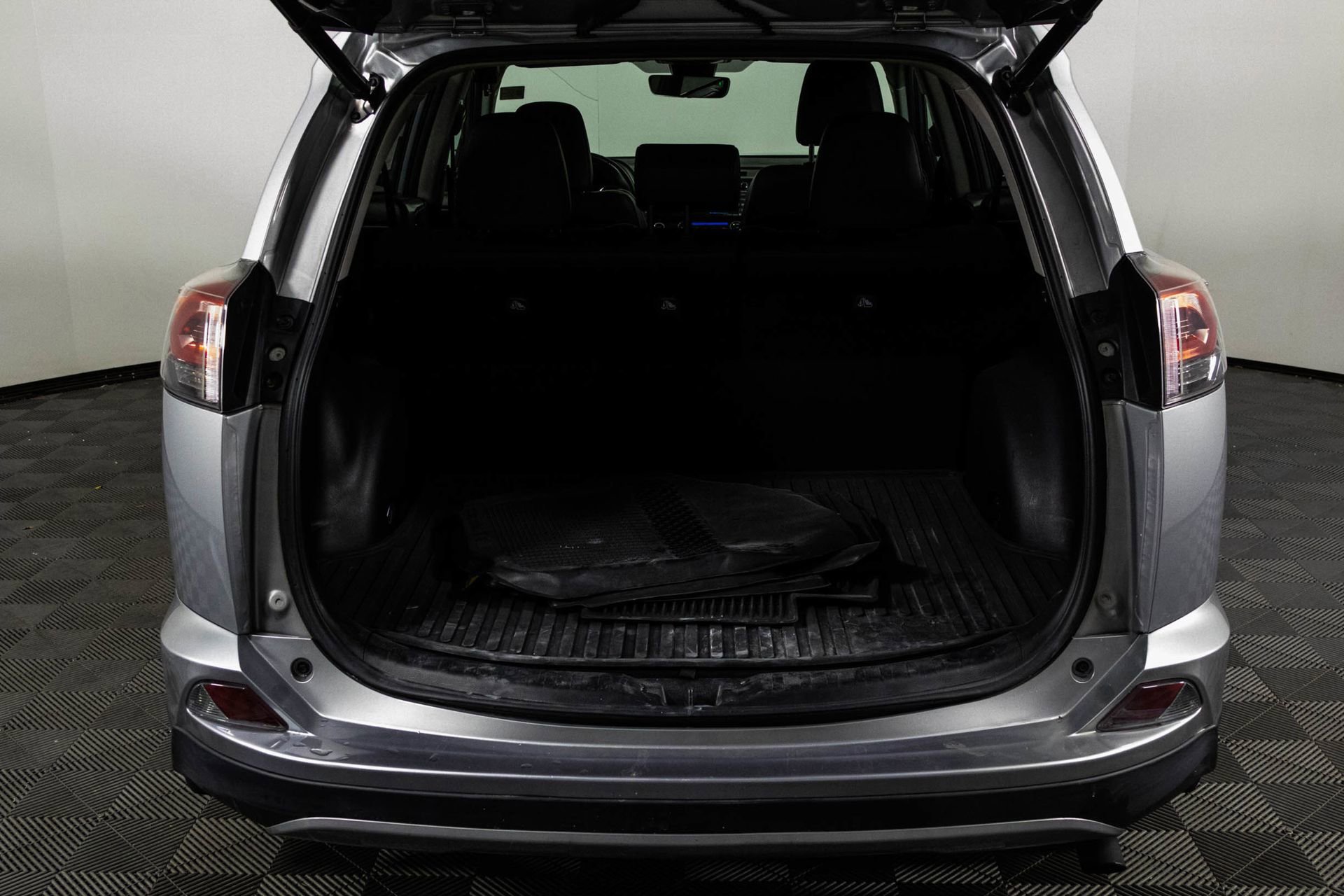 2018 TOYOTA RAV4 - Image 35