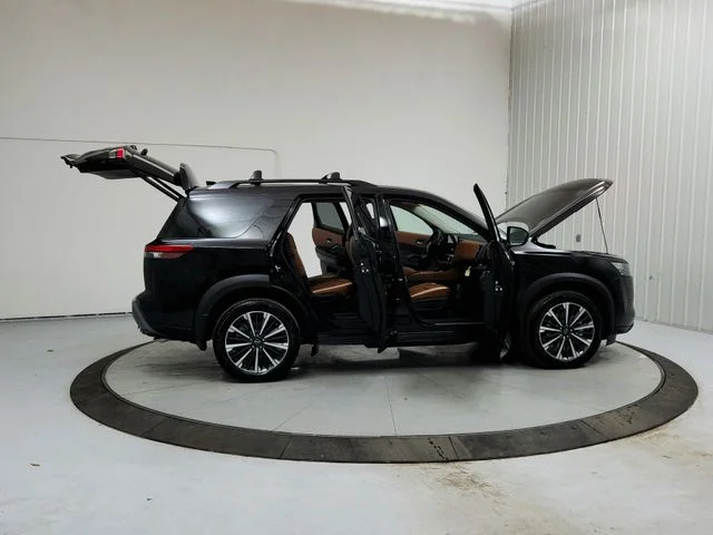 New 2026 Black Nissan Platinum image 16