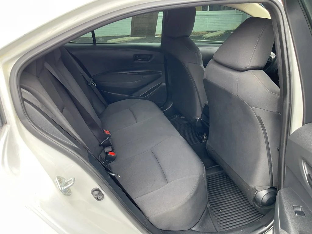 Used 2022 White Toyota LE image 22